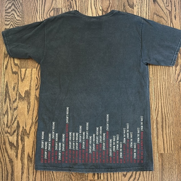 NWT Red TV Shirt - Picture 4 of 5